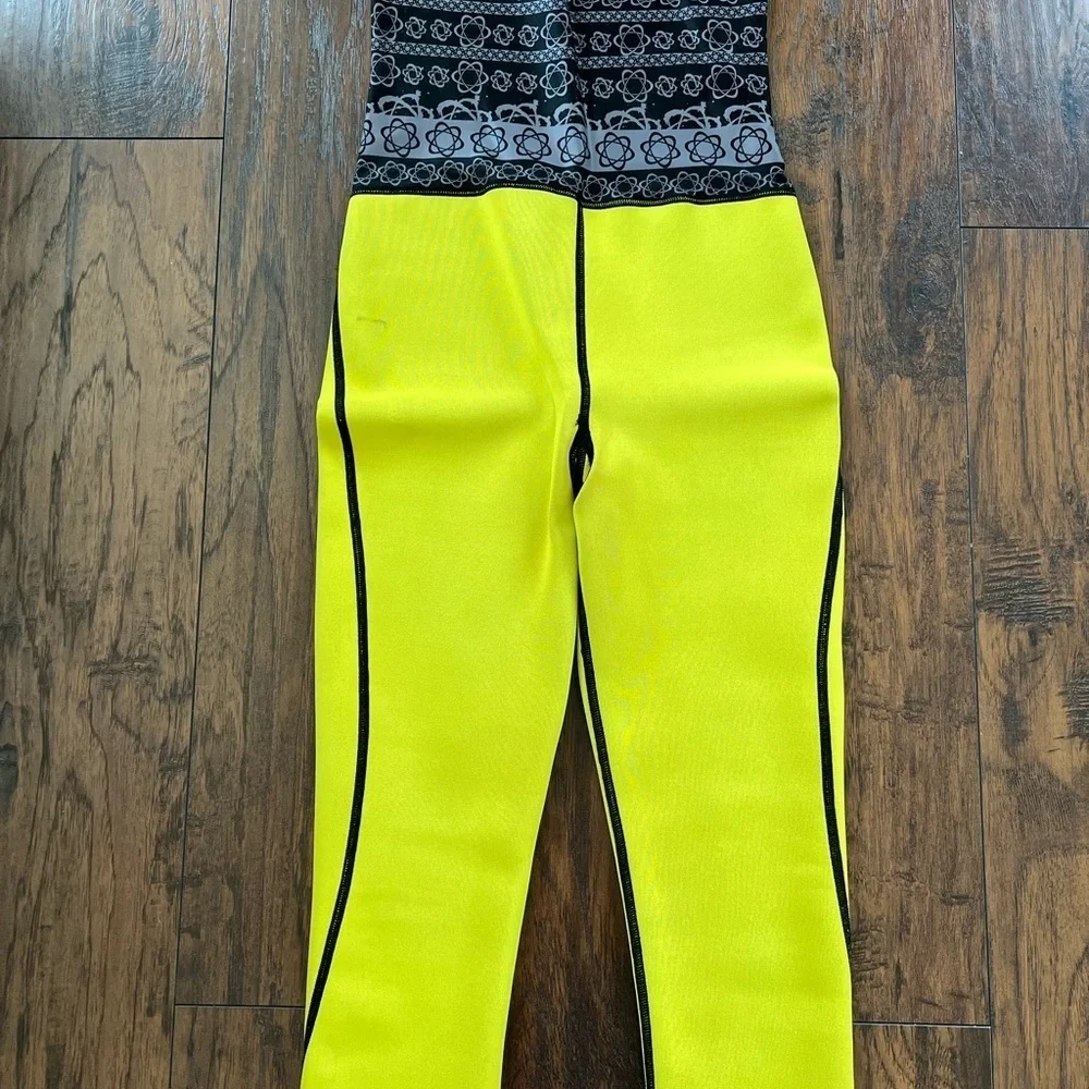 Zaggora Hot Pants - Picture 3 of 4